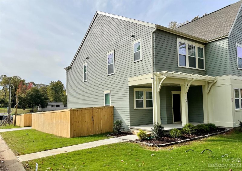 Property image 2 at 1001 Wainwright Avenue, Charlotte, NC 28206