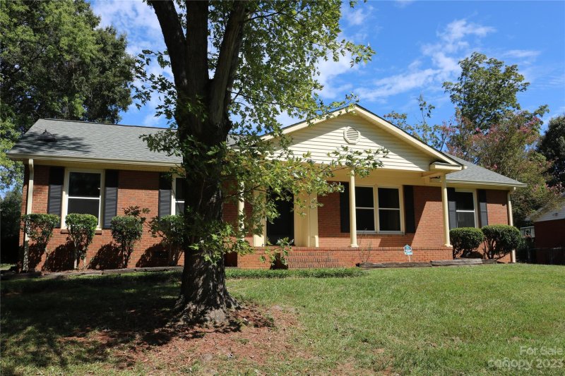 7511 Meadowdale Lane