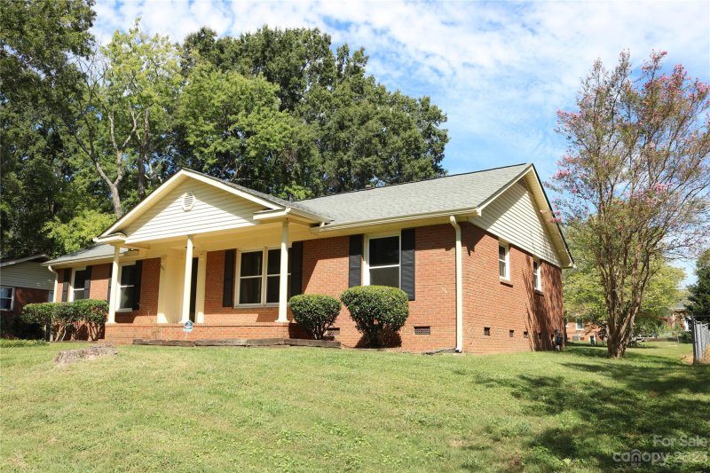 Property image 2 at 7511 Meadowdale Lane, Charlotte, NC 28212