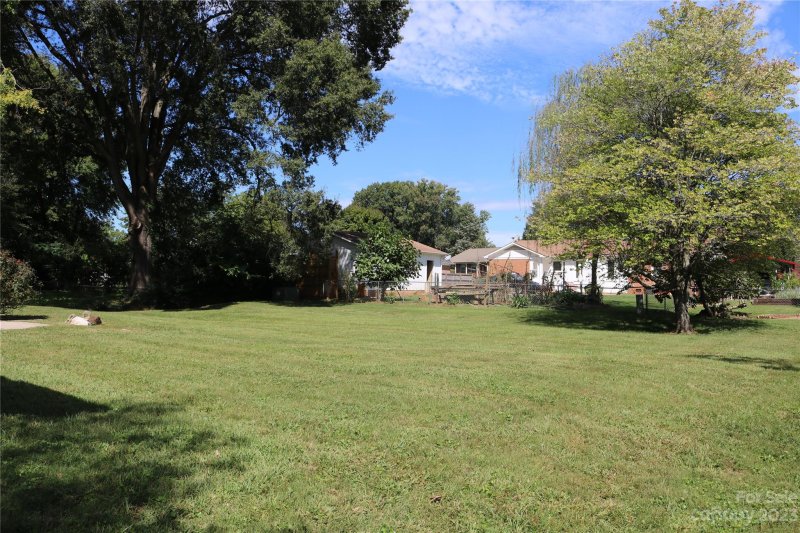 Property image 4 at 7511 Meadowdale Lane, Charlotte, NC 28212