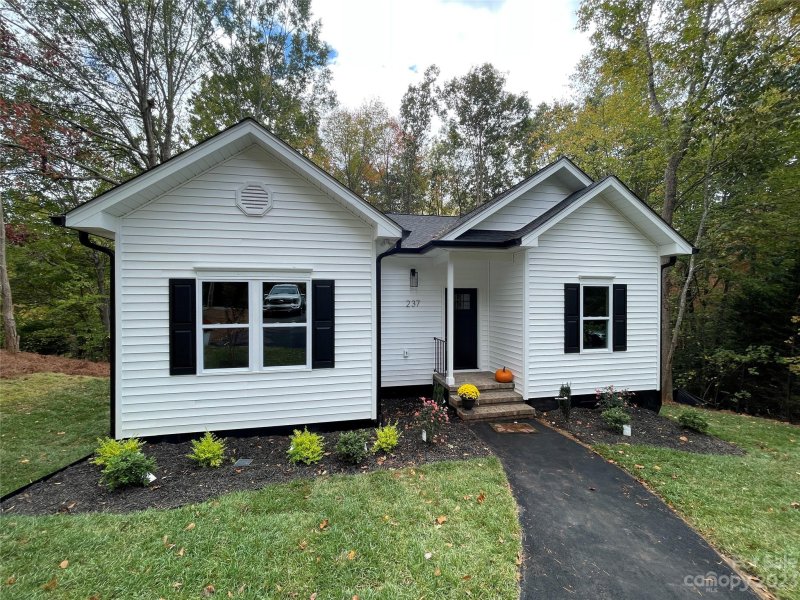 Property image 2 at 237 Spring Shore Road, Statesville, NC 28677