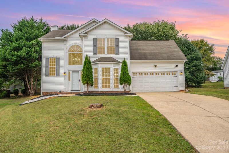 Property image 2 at 5566 Whisperfield Lane, Charlotte, NC 28215