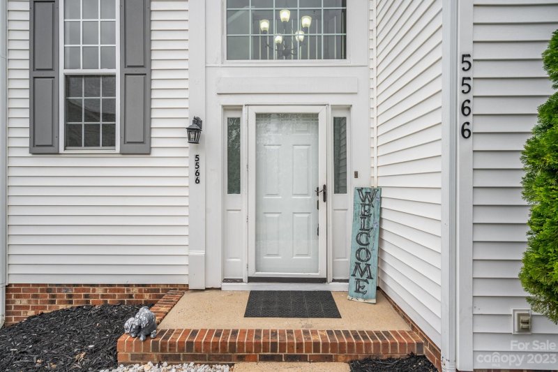 Property image 3 at 5566 Whisperfield Lane, Charlotte, NC 28215