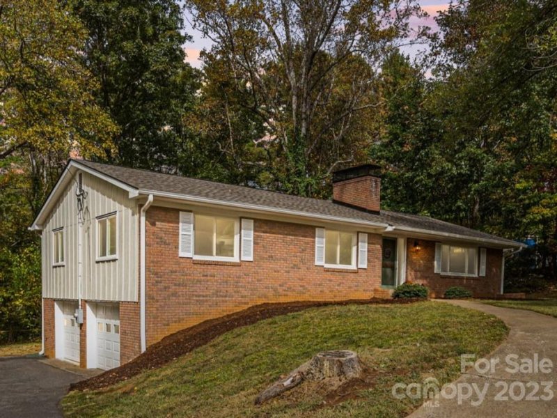 22 Mountainbrook Road