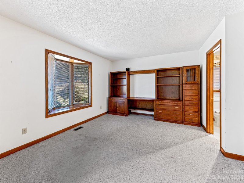 Property image 4 at 46 Hillcreek Drive, Asheville, NC 28804