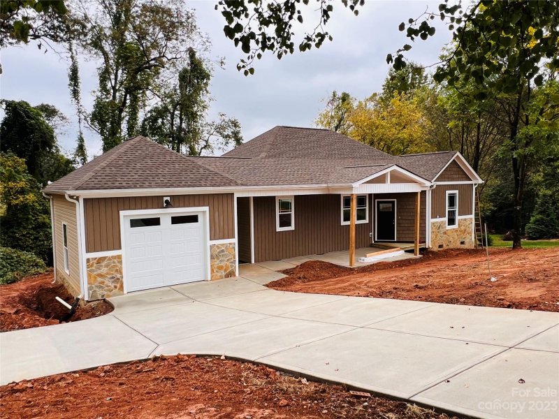 Property image 2 at 1568 Farmington Hills Drive, Conover, NC 28613