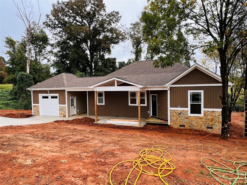 Property image 3 at 1568 Farmington Hills Drive, Conover, NC 28613