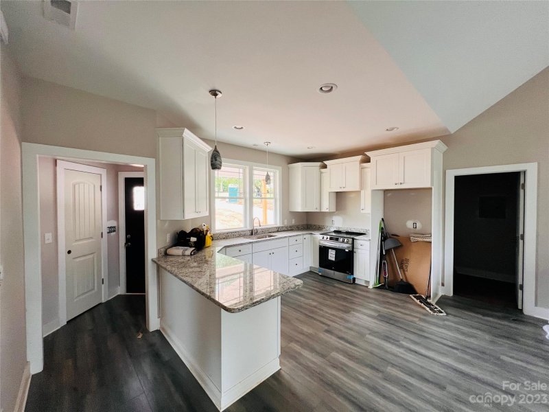 Property image 4 at 1568 Farmington Hills Drive, Conover, NC 28613