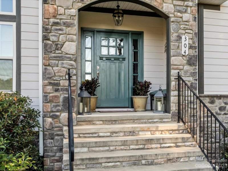 Property image 3 at 304 Kenway Loop, Mooresville, NC 28117