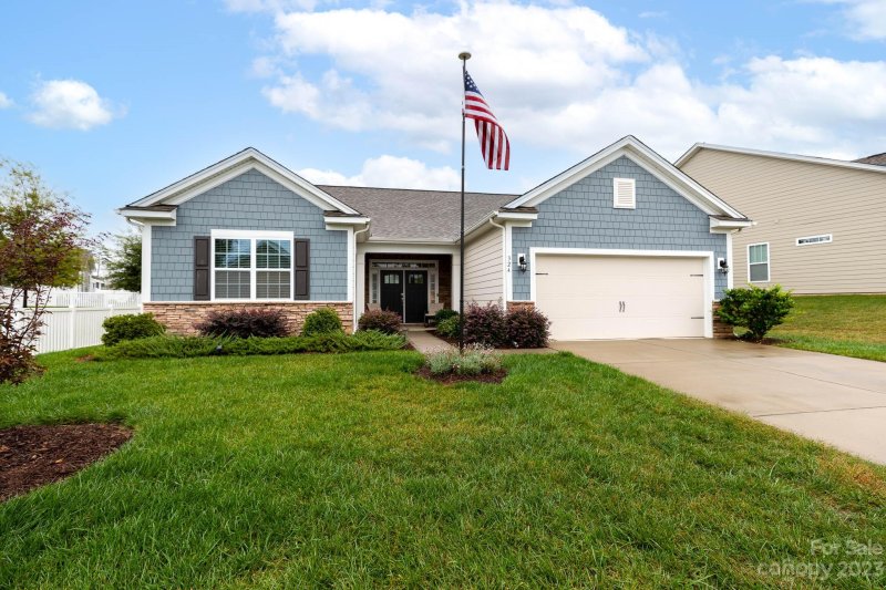 324 Robinwood Lane