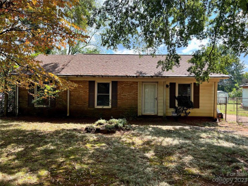 Property image 2 at 805 Dedmon Drive, Charlotte, NC 28216