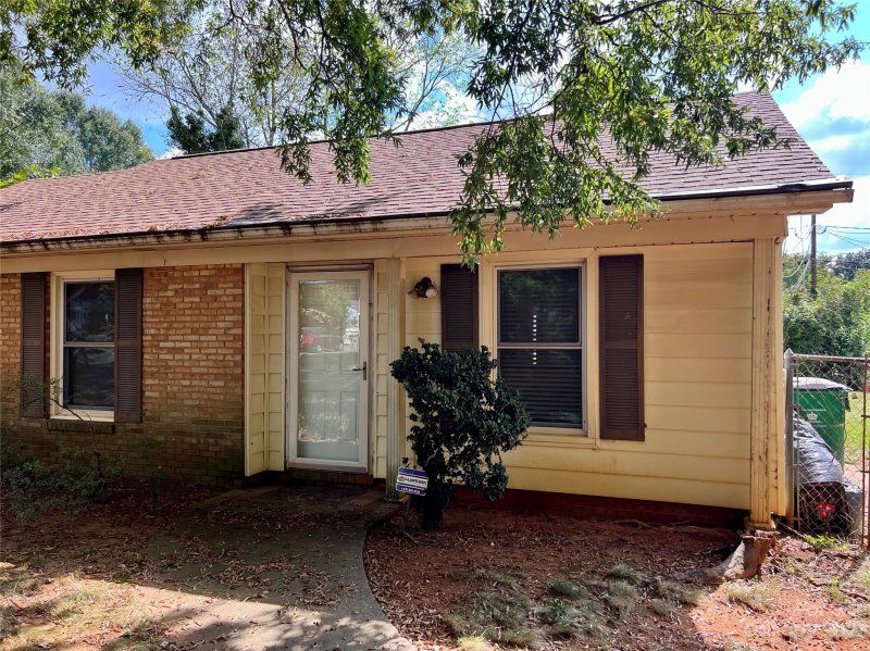 Property image 3 at 805 Dedmon Drive, Charlotte, NC 28216