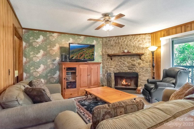 Property image 2 at 301 Pinnacle Inn Road, Beech Mountain, NC 28604