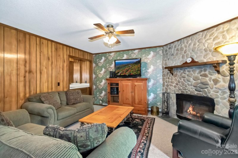 Property image 3 at 301 Pinnacle Inn Road, Beech Mountain, NC 28604
