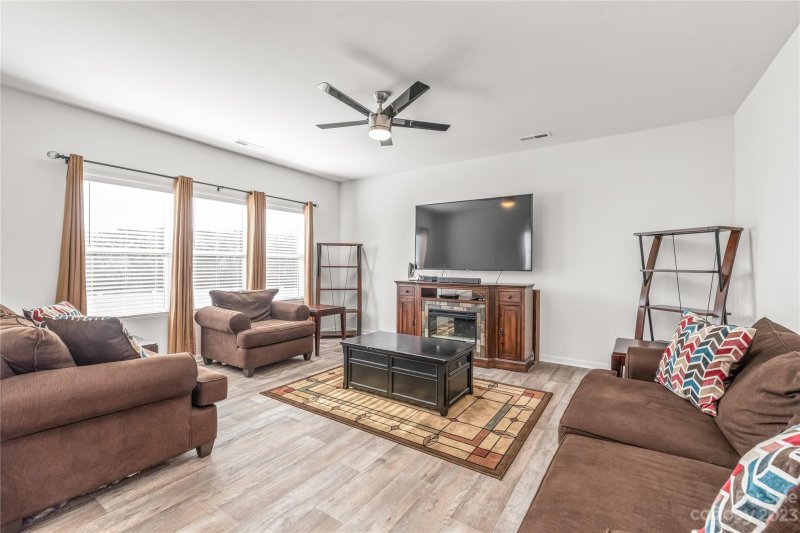 Property image 3 at 320 Travelers Lane, Clover, SC 29710