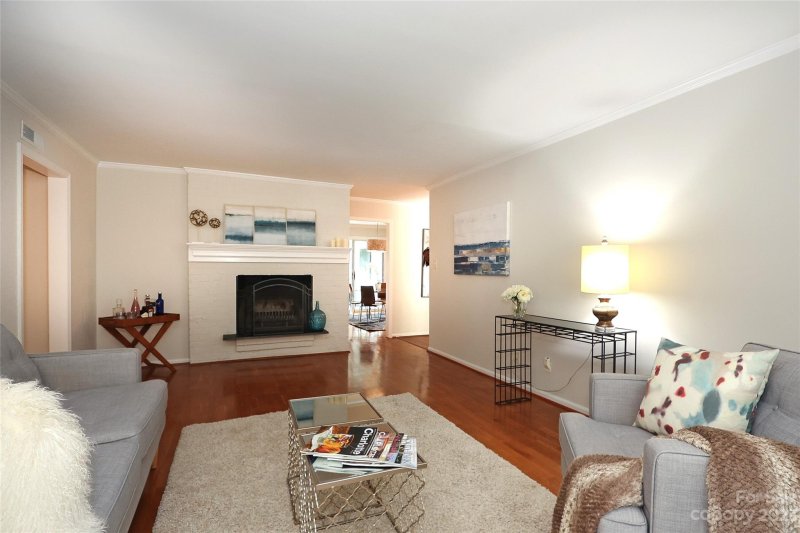 Property image 3 at 1700 Roxborough Road, Charlotte, NC 28211