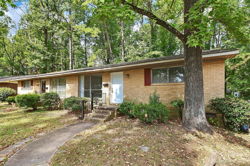 Property image 3 at 5017 Lakecrest Drive, Charlotte, NC 28215