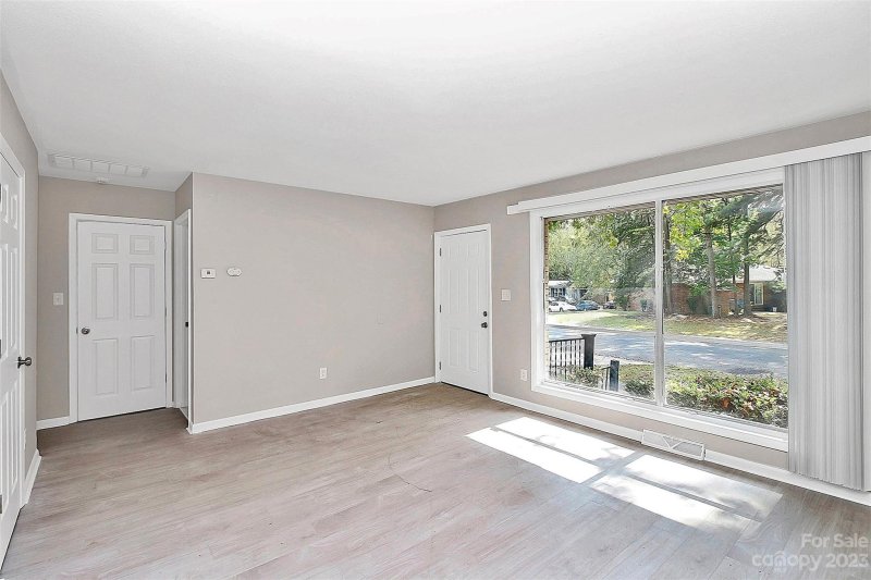 Property image 5 at 5017 Lakecrest Drive, Charlotte, NC 28215