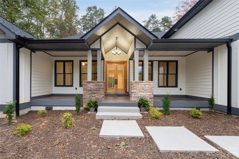 Property image 3 at 160 N Ridgeview Hill Drive, Hendersonville, NC 28791