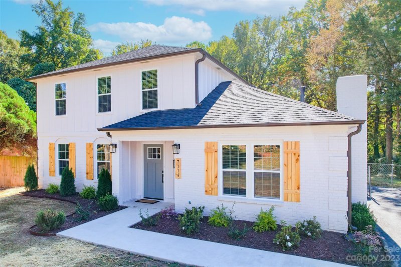 Property image 2 at 7114 Covecreek Drive, Charlotte, NC 28215