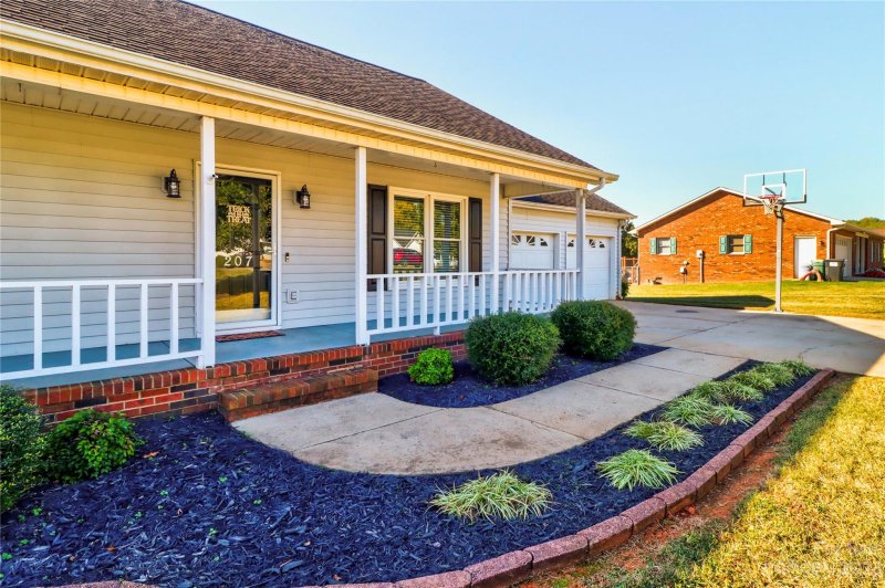 Property image 4 at 207 Antler Drive, Statesville, NC 28625