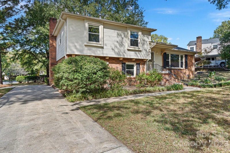 Property image 3 at 10932 Osprey Drive, Charlotte, NC 28226