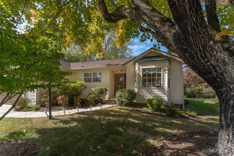 Property image 2 at 132 Exeter Court, Hendersonville, NC 28791