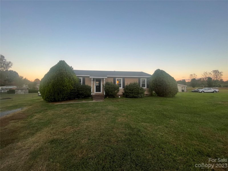 5122 Willow Run Drive