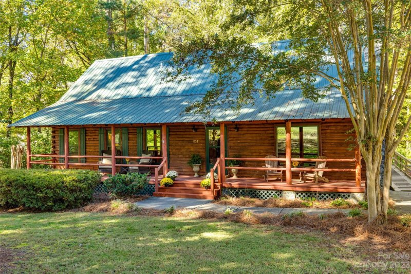 832 Belaire Drive