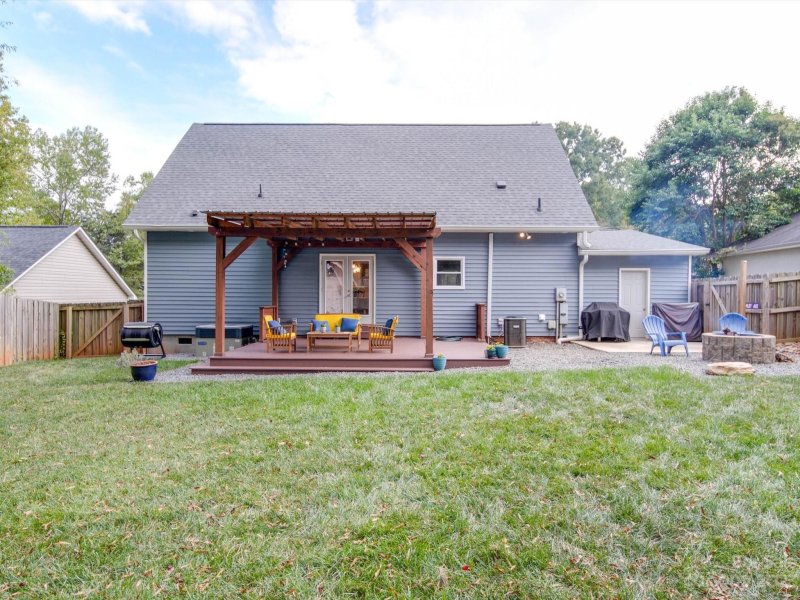 Property image 2 at 309 Neal Drive, Charlotte, NC 28213