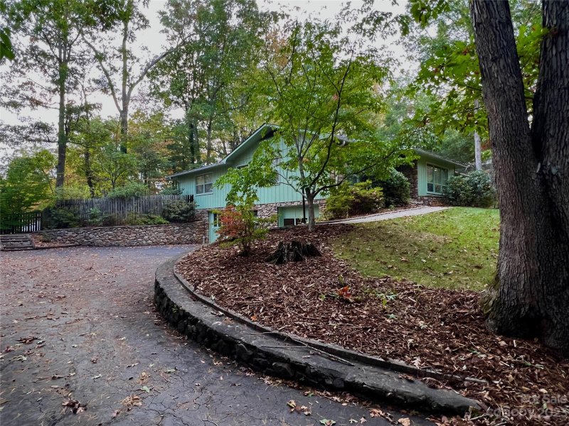 Property image 4 at 6 Highlander Road, Asheville, NC 28804