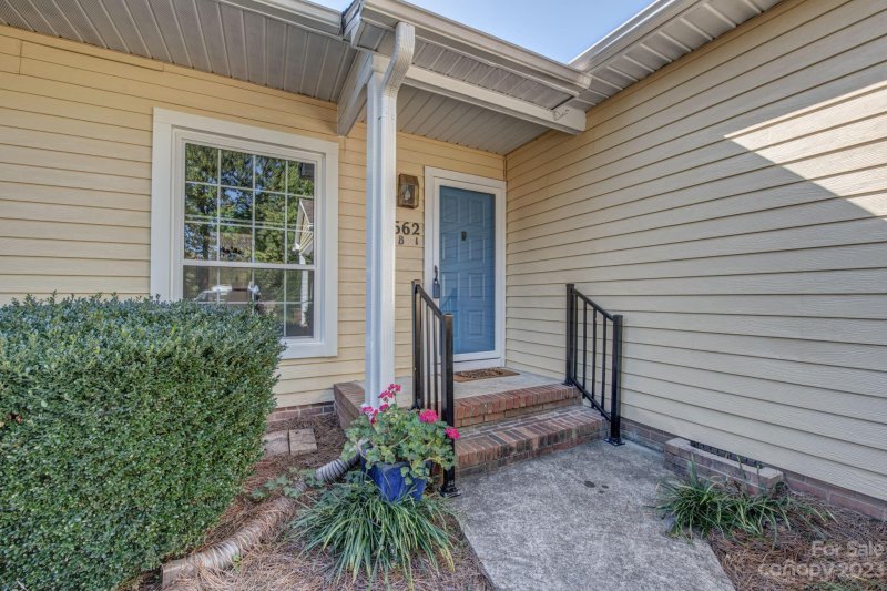 Property image 3 at 1662 Robins Nest Court, Gastonia, NC 28054