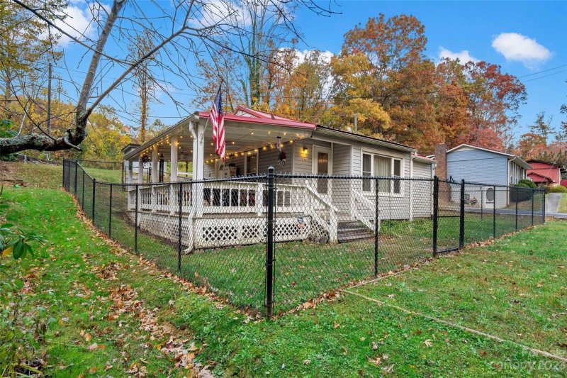 Property image 3 at 513 Hiawassee Avenue, Black Mountain, NC 28711