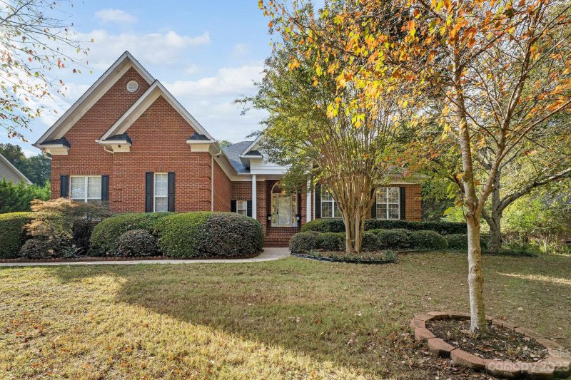 429 Hunters Pointe Drive