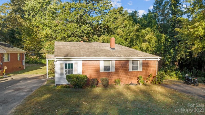Property image 2 at 2638 Columbus Circle, Charlotte, NC 28208