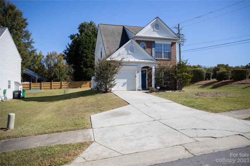 Property image 2 at 2727 Wingdale Drive, Charlotte, NC 28213