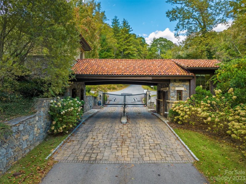 Property image 2 of 63 Starling Pass in Versant, Asheville, NC 28804