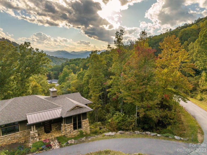 Property image 3 of 63 Starling Pass in Versant, Asheville, NC 28804