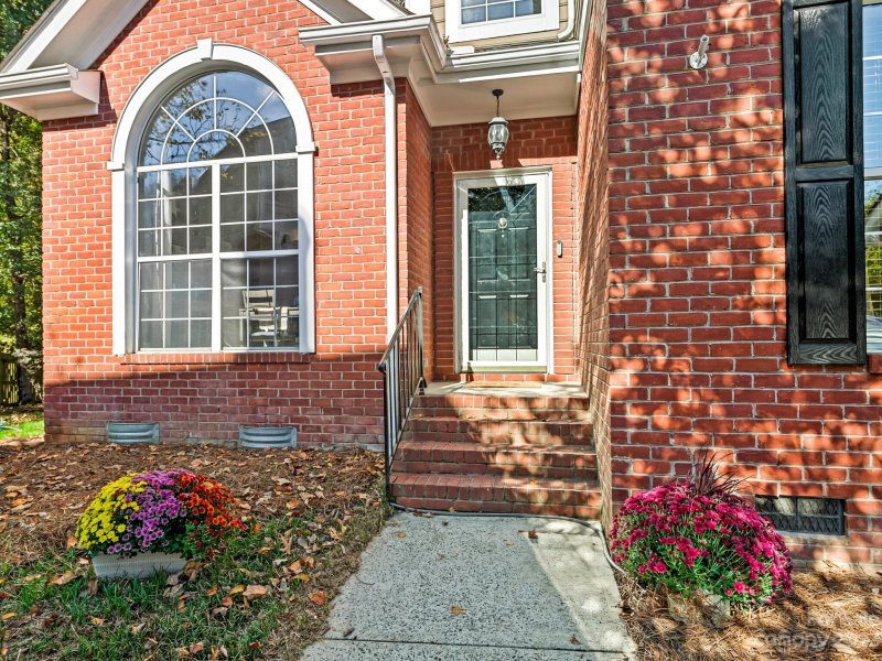 Property image 2 at 6104 Oxwynn Lane, Charlotte, NC 28270