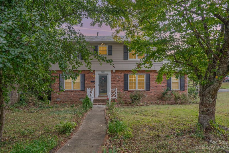 Property image 2 at 5500 Amity Place, Charlotte, NC 28212
