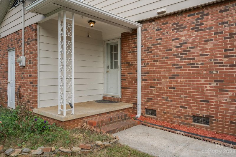 Property image 3 at 5500 Amity Place, Charlotte, NC 28212