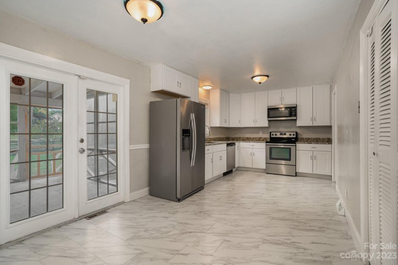 Property image 4 at 5500 Amity Place, Charlotte, NC 28212