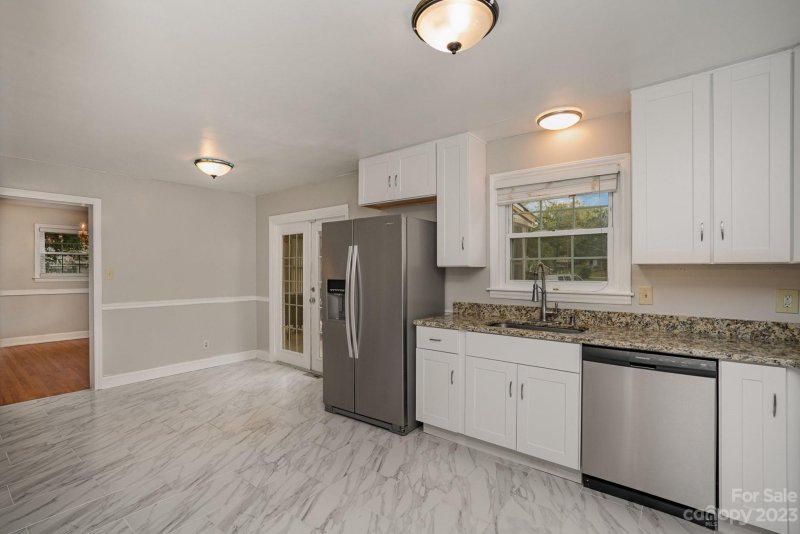 Property image 5 at 5500 Amity Place, Charlotte, NC 28212