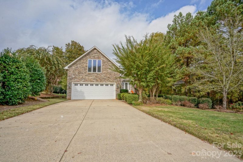 Property image 3 at 2727 Mt Isle Harbor Drive, Charlotte, NC 28214