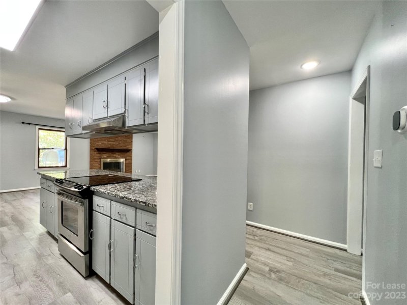 Property image 3 at 5809 Lindenwood Drive, Matthews, NC 28104