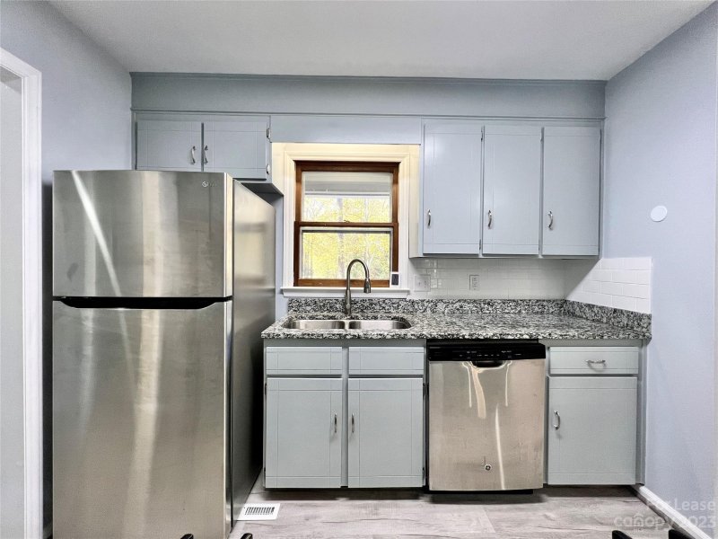 Property image 4 at 5809 Lindenwood Drive, Matthews, NC 28104