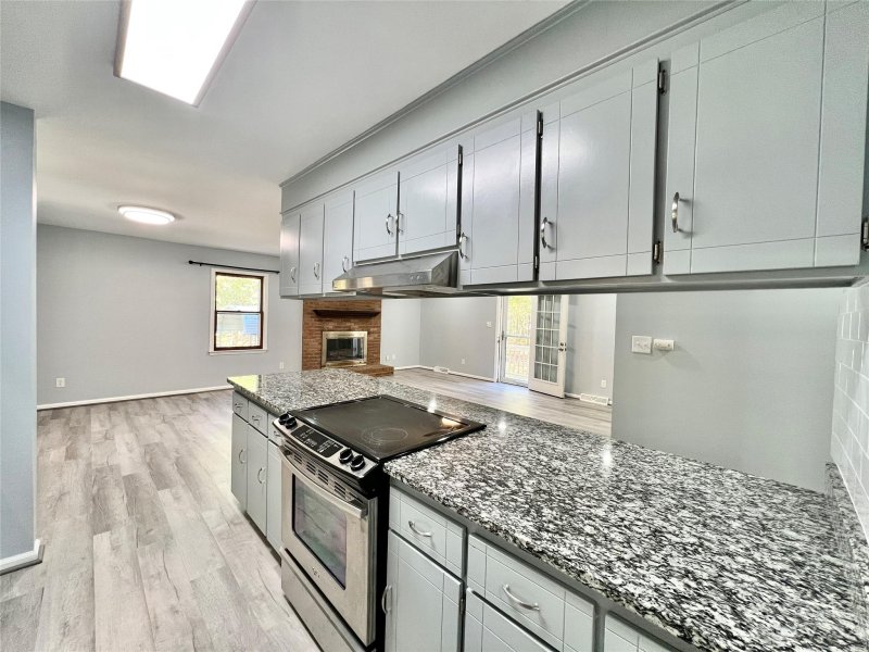 Property image 5 at 5809 Lindenwood Drive, Matthews, NC 28104