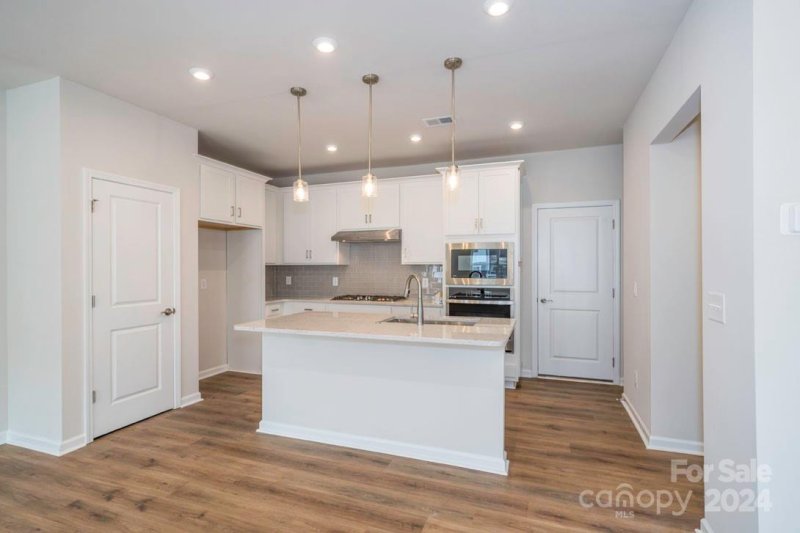 Property image 3 at 118 B Berkeley Avenue, Mooresville, NC 28117