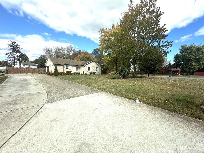 Property image 4 at 5900 Falstaff Drive, Charlotte, NC 28227