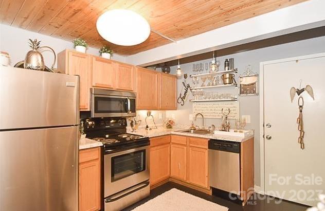 Property image 3 at 201 S Hoskins Road, Charlotte, NC 28208